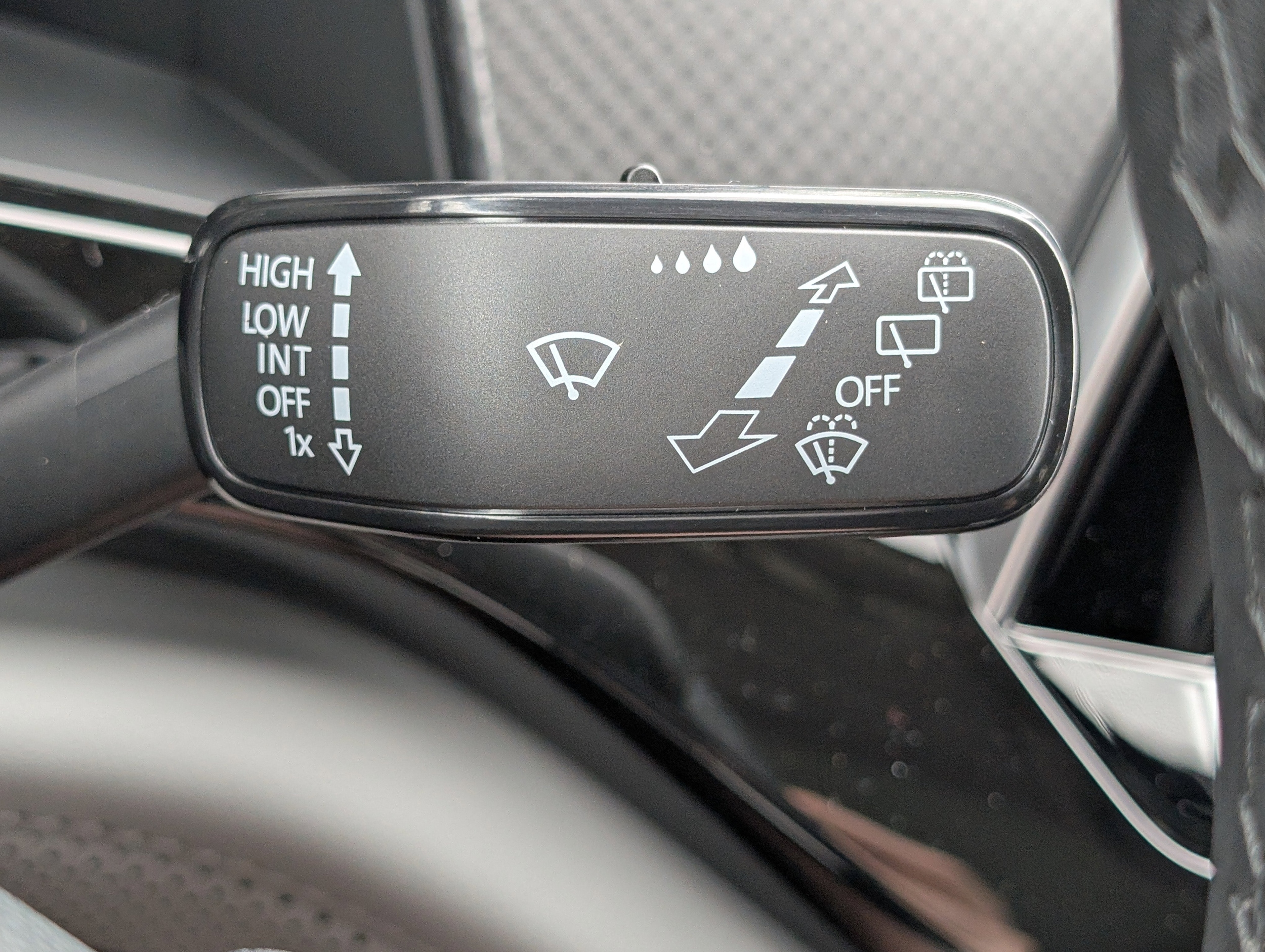 Vehicle image 36 of 39