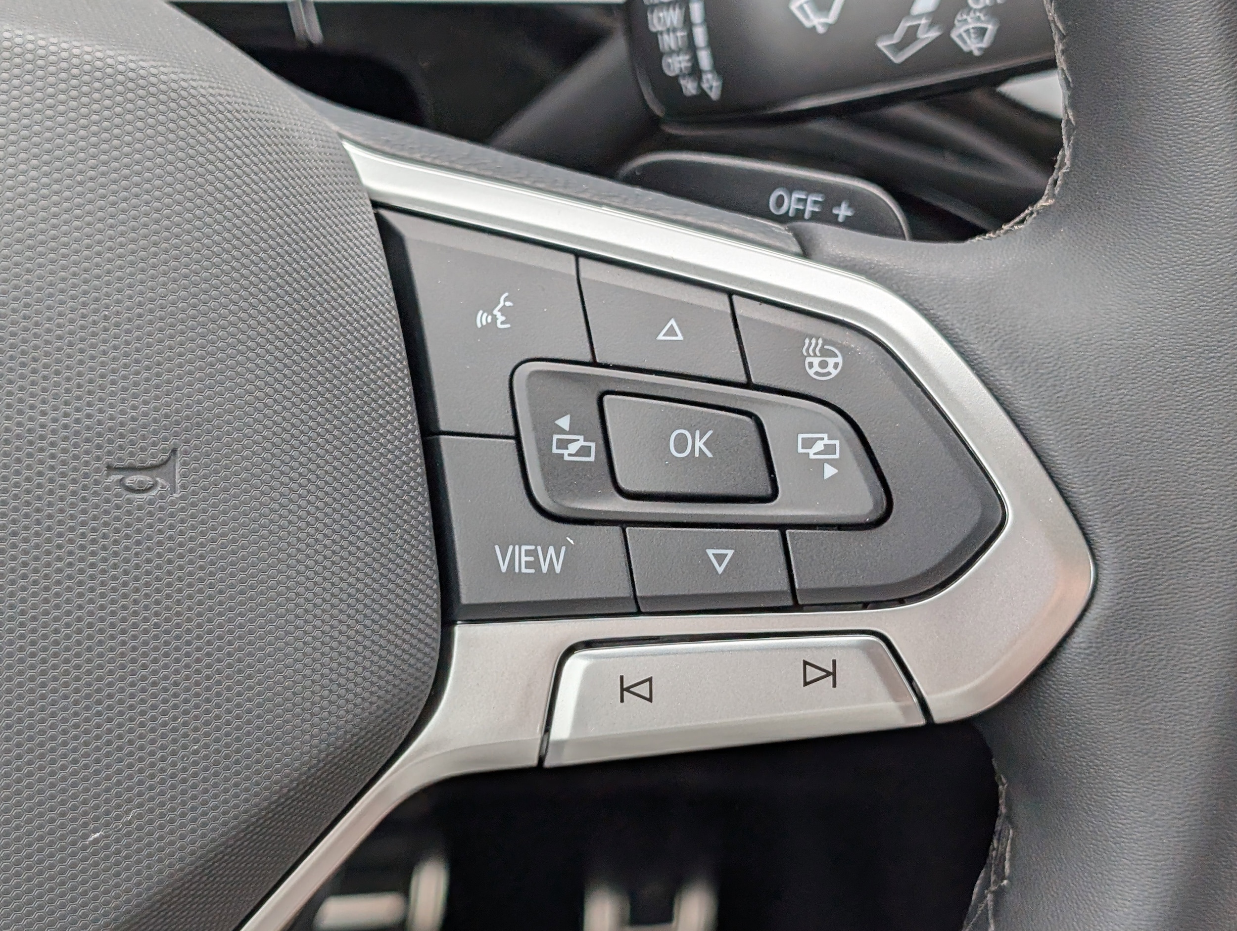 Vehicle image 25 of 39