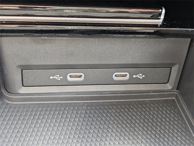 Vehicle image 22 of 27