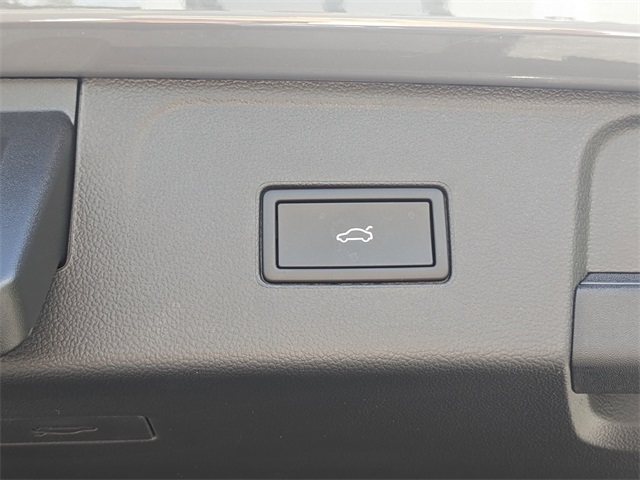 Vehicle image 13 of 27
