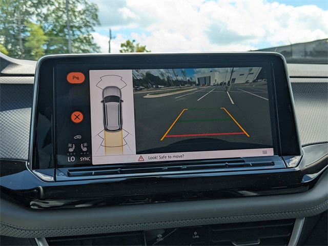 Vehicle image 21 of 27