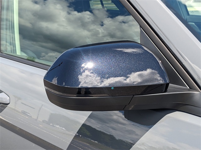 Vehicle image 11 of 27