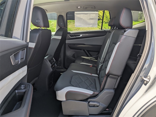 Vehicle image 15 of 27