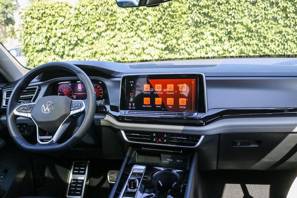 Vehicle image 15 of 33