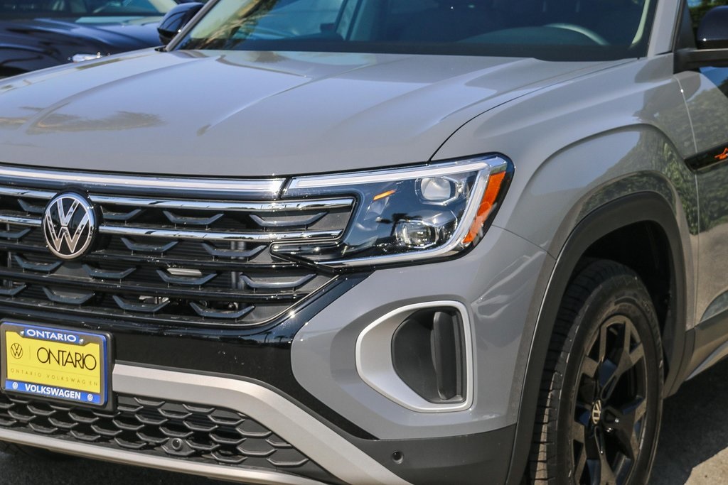 Vehicle image 9 of 33