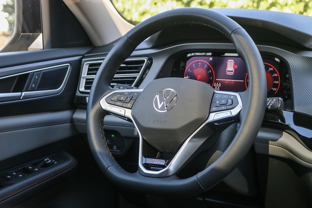 Vehicle image 18 of 33