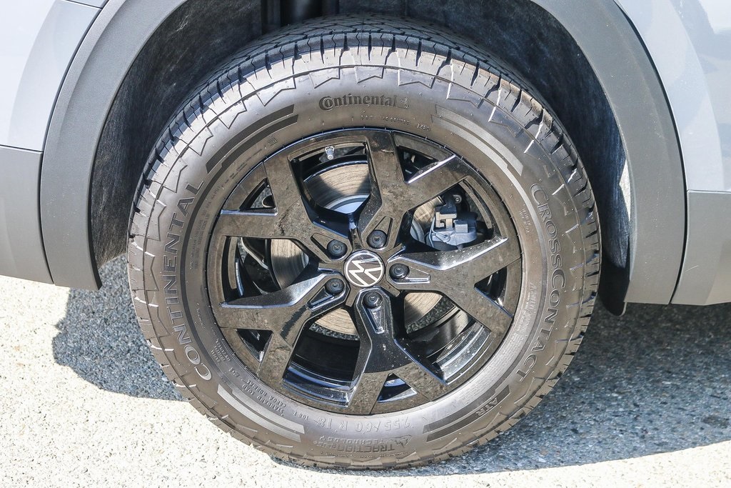 Vehicle image 13 of 33