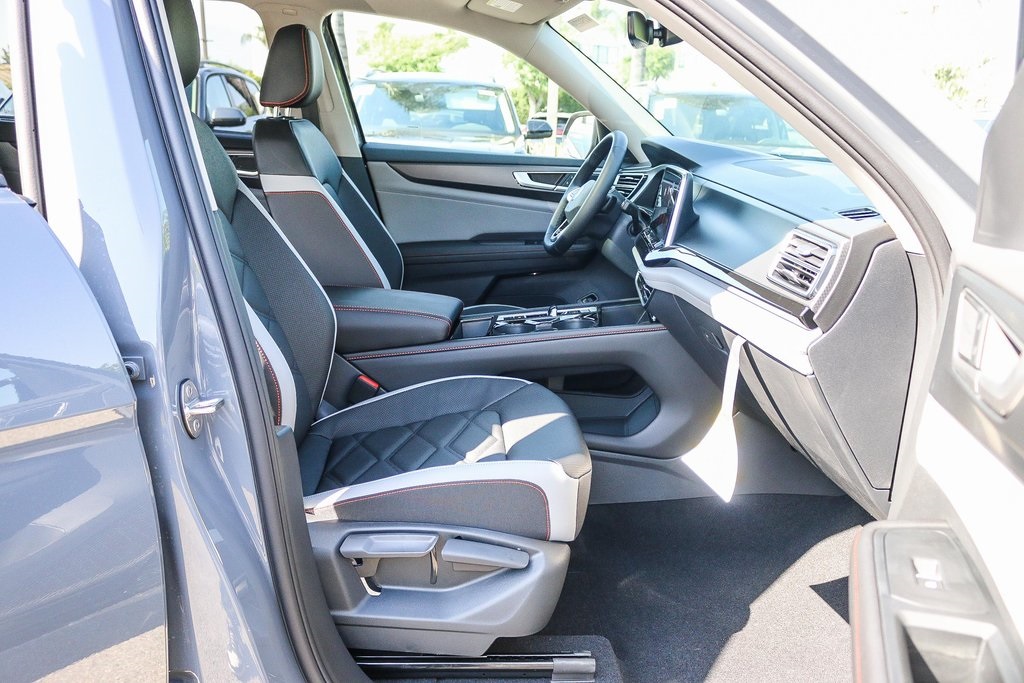 Vehicle image 20 of 33