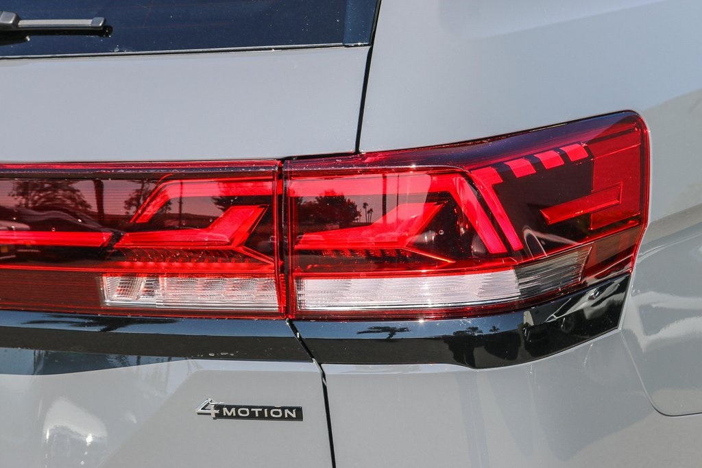 Vehicle image 12 of 33