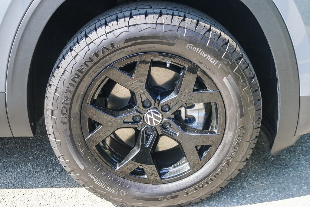 Vehicle image 14 of 33