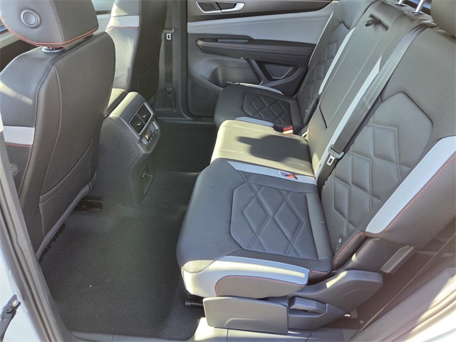 2025 Volkswagen Atlas 2.0T Peak Edition Image 6 of 14