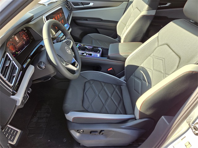 2025 Volkswagen Atlas 2.0T Peak Edition Image 7 of 14