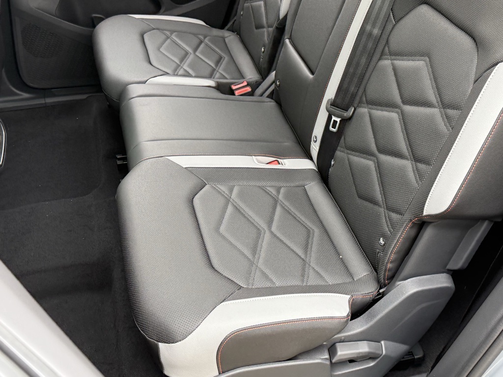 2025 Volkswagen Atlas 2.0T Peak Edition Image 33 of 35