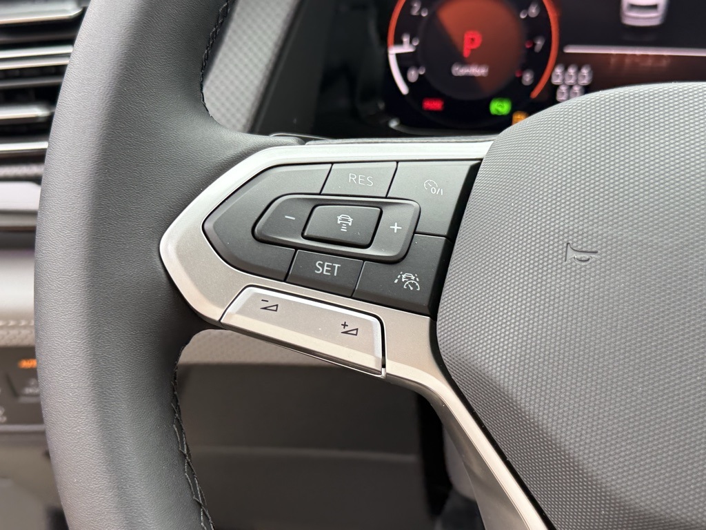 2025 Volkswagen Atlas 2.0T Peak Edition Image 19 of 35