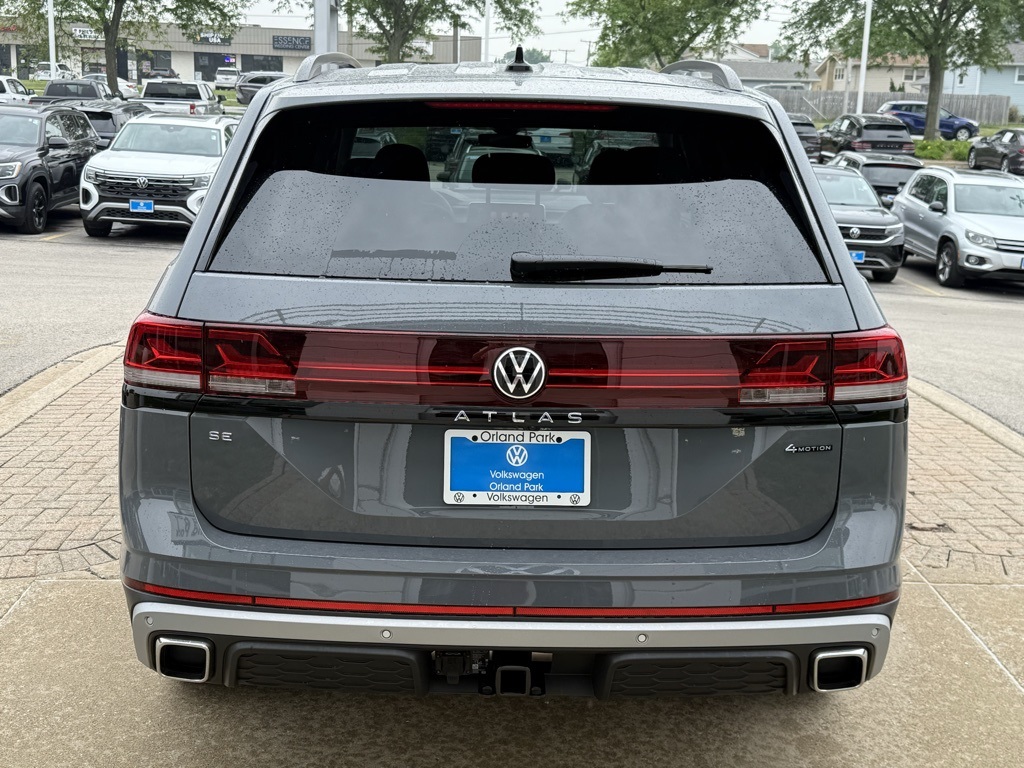 2025 Volkswagen Atlas 2.0T Peak Edition Image 5 of 35