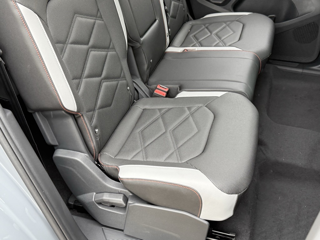 2025 Volkswagen Atlas 2.0T Peak Edition Image 30 of 35