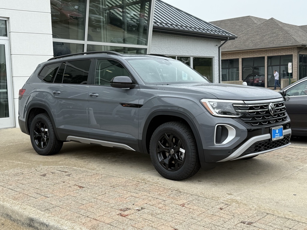 2025 Volkswagen Atlas 2.0T Peak Edition Image 4 of 35