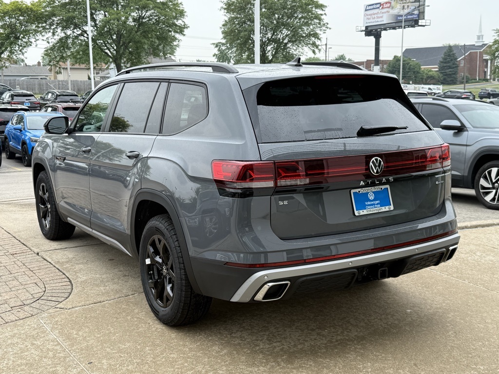 2025 Volkswagen Atlas 2.0T Peak Edition Image 6 of 35