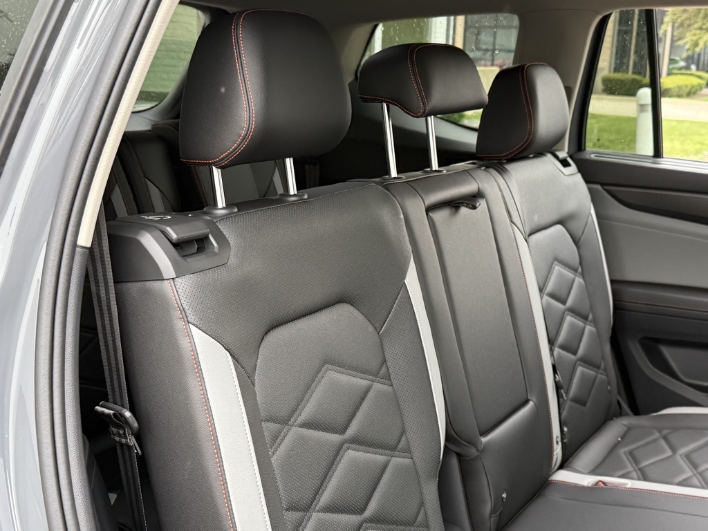 2025 Volkswagen Atlas 2.0T Peak Edition Image 29 of 35