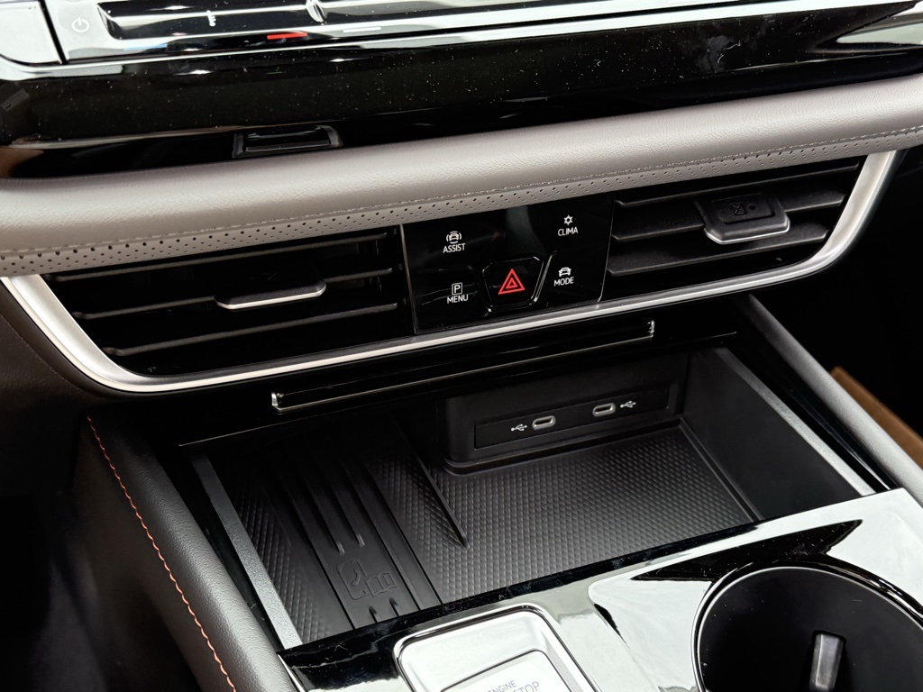 2025 Volkswagen Atlas 2.0T Peak Edition Image 24 of 35