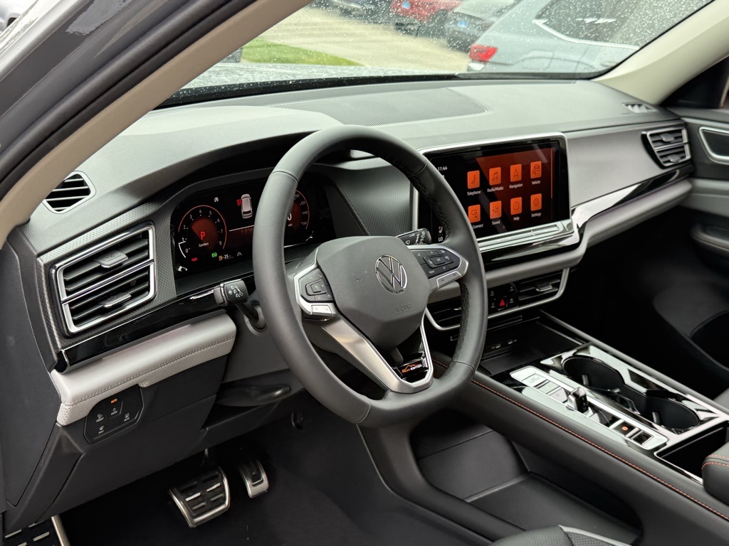 2025 Volkswagen Atlas 2.0T Peak Edition Image 14 of 35