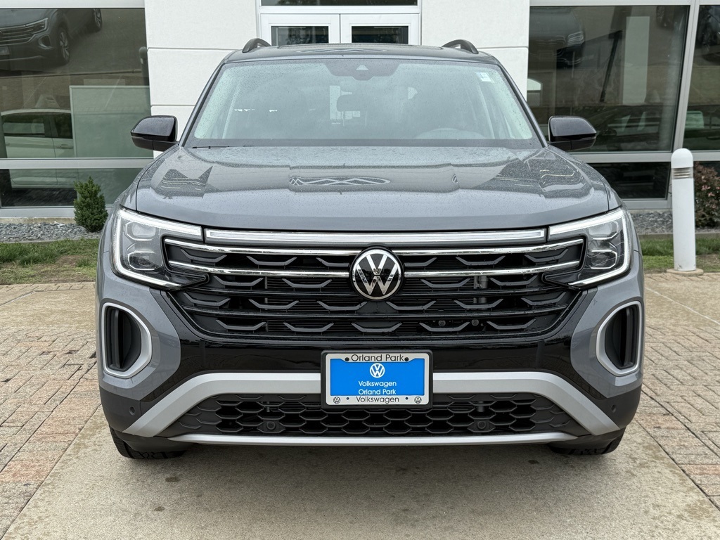 2025 Volkswagen Atlas 2.0T Peak Edition Image 3 of 35