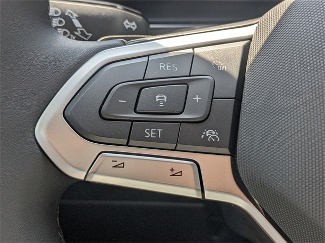 Vehicle image 26 of 30