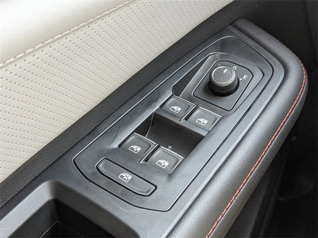 Vehicle image 25 of 30