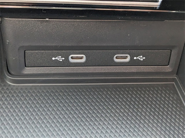 Vehicle image 24 of 30
