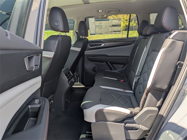 Vehicle image 15 of 30