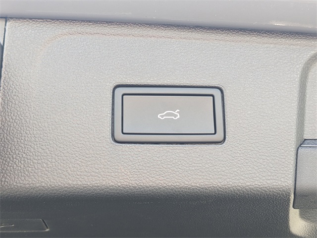 Vehicle image 13 of 30