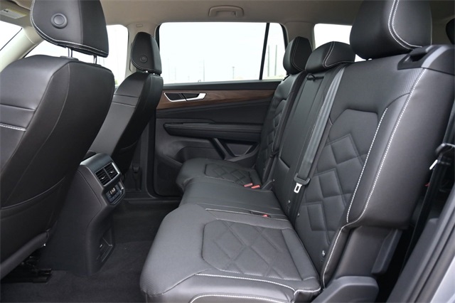 2025 Volkswagen Atlas 2.0T SE Image 7 of 21