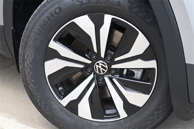 2025 Volkswagen Atlas 2.0T SE Image 6 of 21