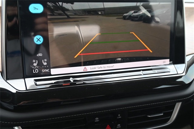 2025 Volkswagen Atlas 2.0T SE Image 12 of 21