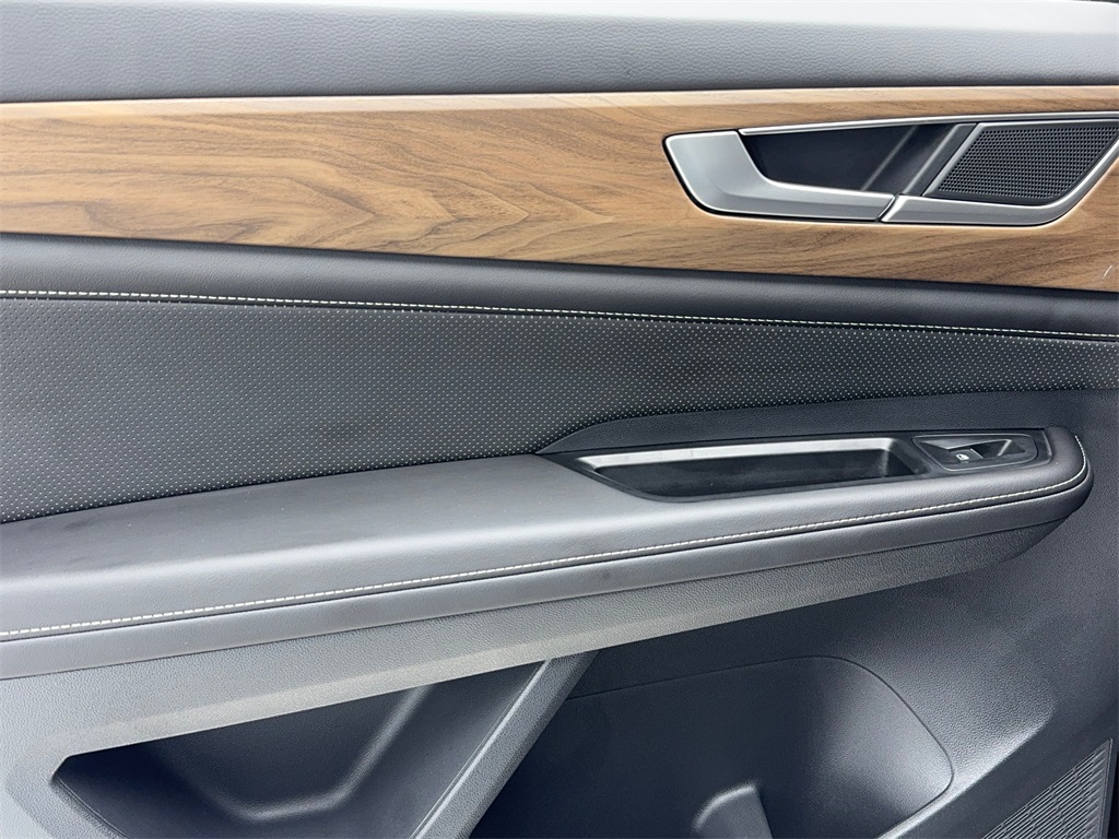2025 Volkswagen Atlas 2.0T SE Image 42 of 63