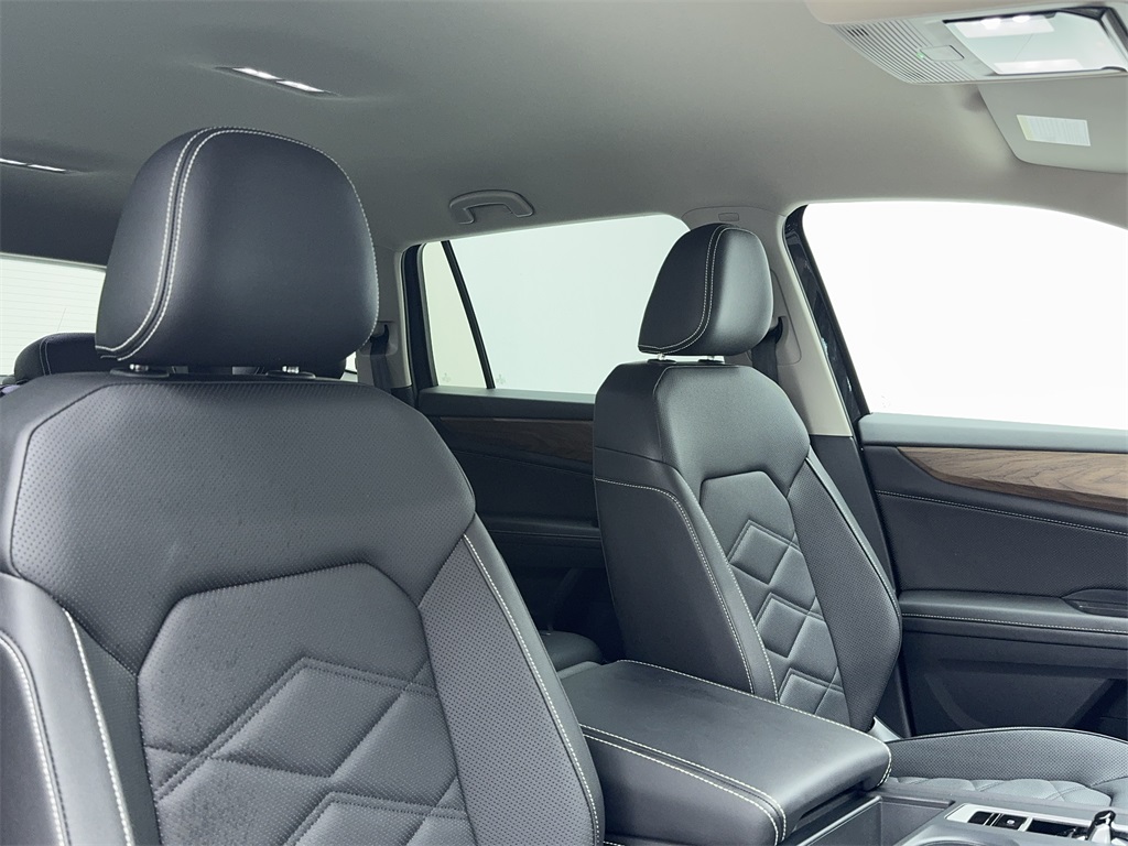 2025 Volkswagen Atlas 2.0T SE Image 18 of 63