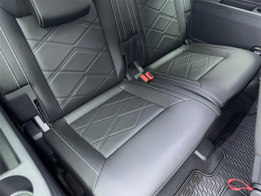 2025 Volkswagen Atlas 2.0T SE Image 24 of 63