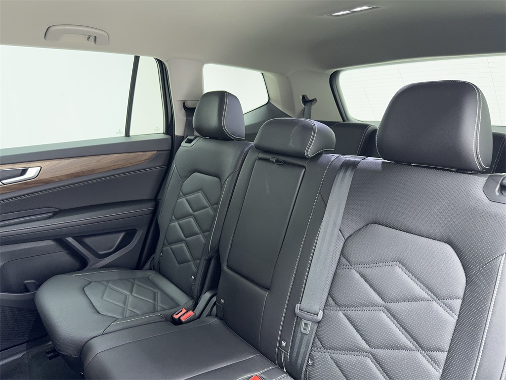 2025 Volkswagen Atlas 2.0T SE Image 20 of 63