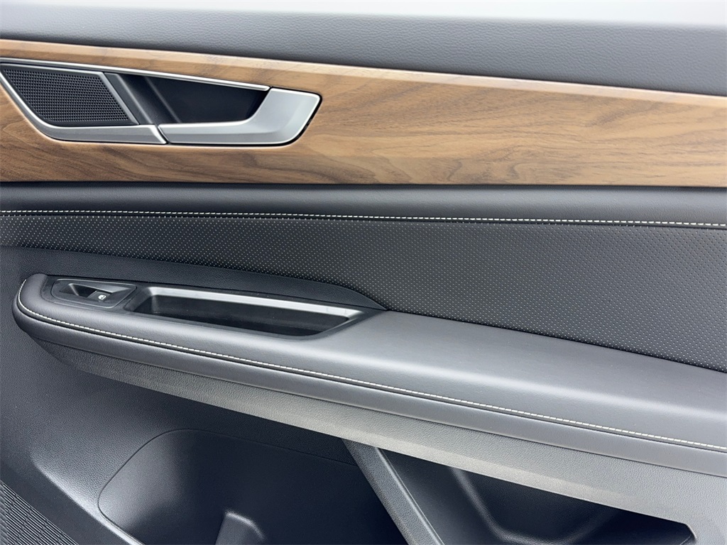 2025 Volkswagen Atlas 2.0T SE Image 44 of 63