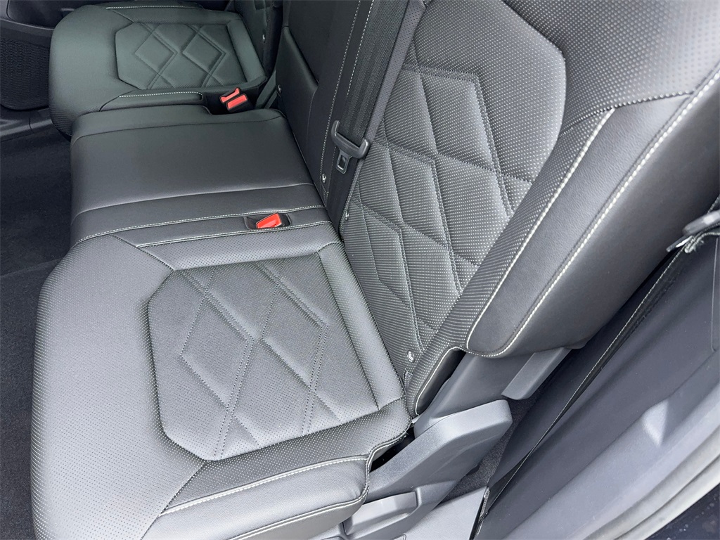 2025 Volkswagen Atlas 2.0T SE Image 25 of 63