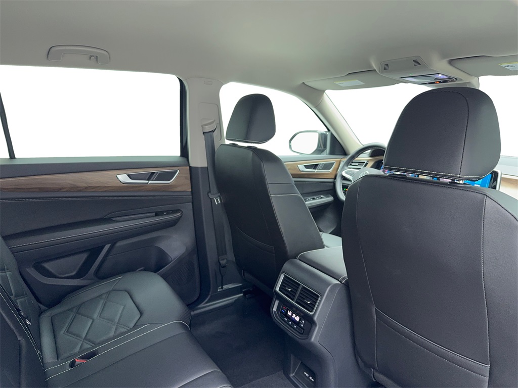 2025 Volkswagen Atlas 2.0T SE Image 26 of 63