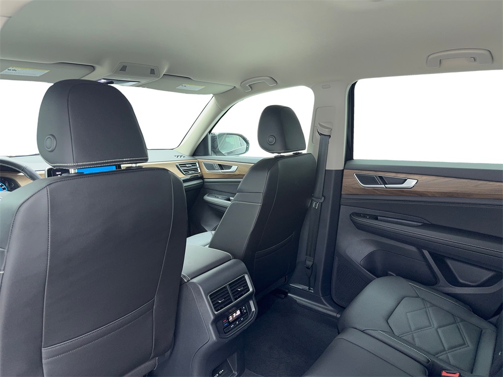 2025 Volkswagen Atlas 2.0T SE Image 27 of 63