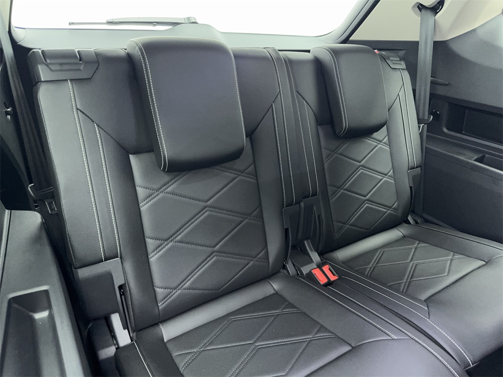 2025 Volkswagen Atlas 2.0T SE Image 17 of 63