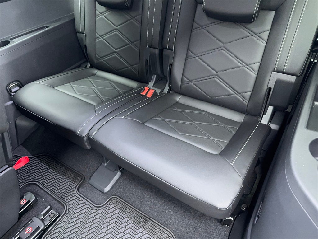 2025 Volkswagen Atlas 2.0T SE Image 28 of 63