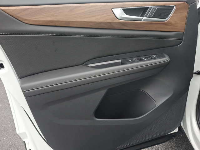 Vehicle image 16 of 20