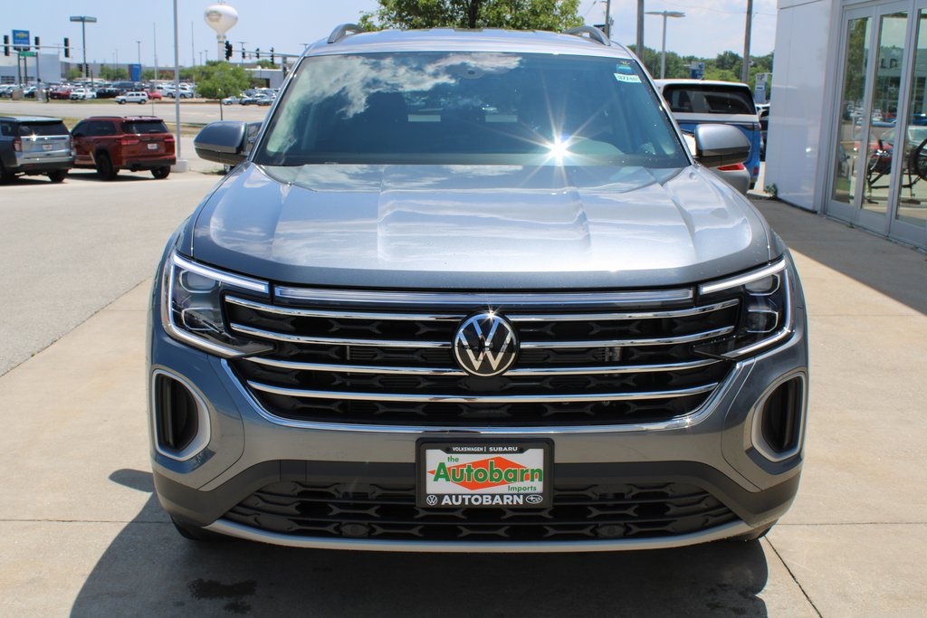 2025 Volkswagen Atlas 2.0T SE Image 2 of 20