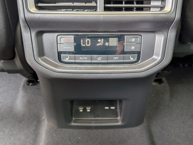 2025 Volkswagen Atlas 2.0T SEL Image 14 of 30