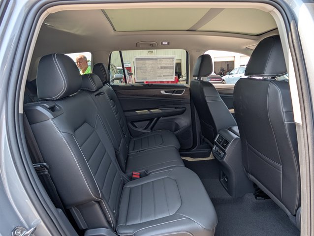 2025 Volkswagen Atlas 2.0T SEL Image 8 of 30