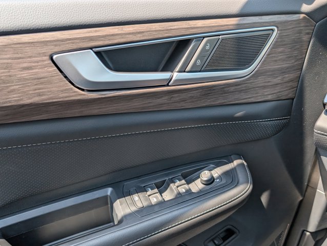 2025 Volkswagen Atlas 2.0T SEL Image 17 of 30