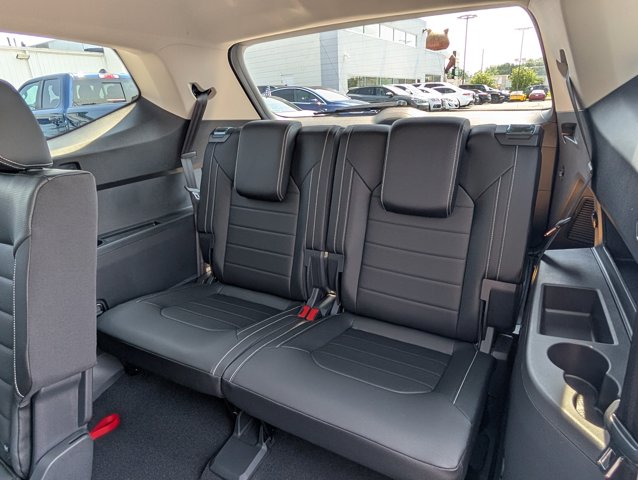 2025 Volkswagen Atlas 2.0T SEL Image 11 of 30